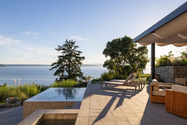 infinity edge hot tub